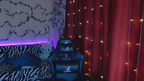 Snapshot of sidny_blush chatting on 02/07/25, 01:36 Sidny online show from 02/07/25, 01:36
