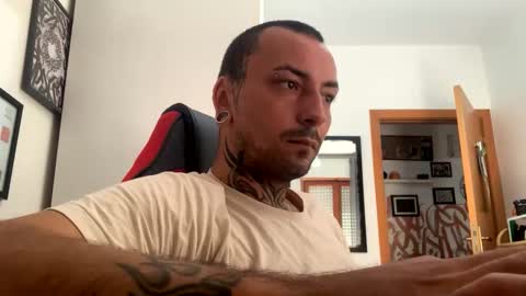 Snapshot of sidvicious23cm chatting on 09/26/25, 08:29 sidvicious23cm online show from 09/26/25, 08:29