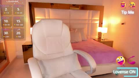 Sienna  online show from 10/13/25, 11:32