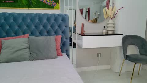 Sienna online show from 11/10/25, 05:17