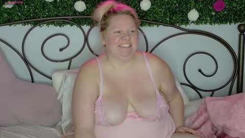 Snapshot of siennaxluxx chatting on 10/03/25, 06:10 Sienna Luxx online show from 10/03/25, 06:10
