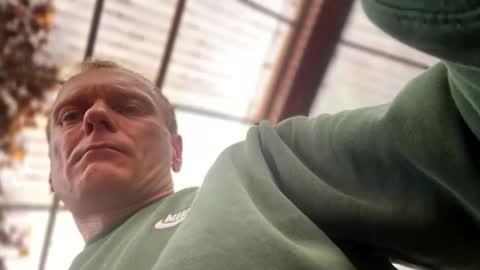 R online show from 11/12/25, 09:32