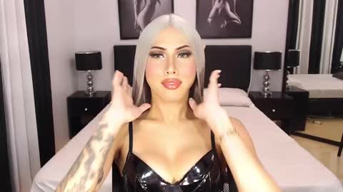 Snapshot of significantmistress chatting on 12/16/24, 05:11 Jenny Hakenson online show from 12/16/24, 05:11