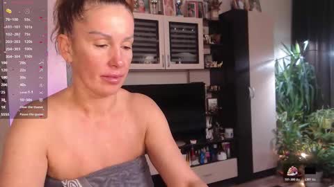 silenaa_sloussen online show from 11/18/25, 05:23