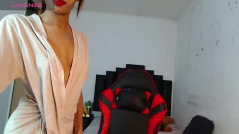 Snapshot of silky_indian69 chatting on 10/04/25, 01:47 Niki online show from 10/04/25, 01:47