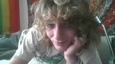 Snapshot of sillycutecow chatting on 11/04/25, 02:38 Hailey online show from 11/04/25, 02:38