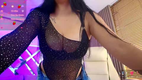 Snapshot of silvana_monroe chatting on 12/17/24, 04:53 SIlvana online show from 12/17/24, 04:53