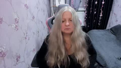 Snapshot of silver_moon_light chatting on 09/24/25, 06:44 silver_moon_light online show from 09/24/25, 06:44