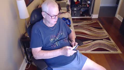 Snapshot of silverfoxmps chatting on 09/25/25, 01:20 silverfox online show from 09/25/25, 01:20