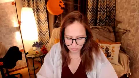 Snapshot of silvermoon_kira chatting on 10/23/25, 08:46 Kira online show from 10/23/25, 08:46