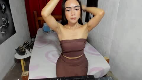 Snapshot of silviahotline911 chatting on 02/05/25, 06:02 Path online show from 02/05/25, 06:02
