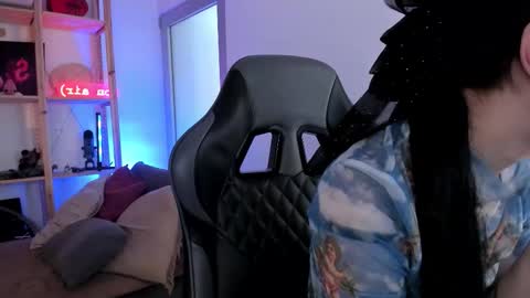 Snapshot of sima_wendy chatting on 11/03/25, 07:20 Wendy help me get get 69 likes online show from 11/03/25, 07:20