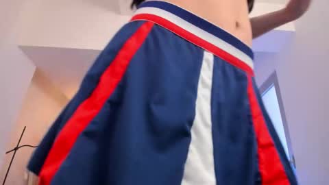 Snapshot of sima_wendy chatting on 11/16/25, 07:14 Wendy help me get get 69 likes online show from 11/16/25, 07:14