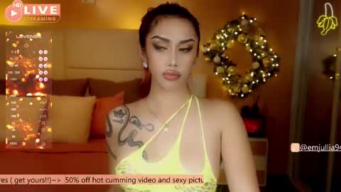 Snapshot of simplyjullia chatting on 12/08/24, 11:29 online show from 12/08/24, 11:29