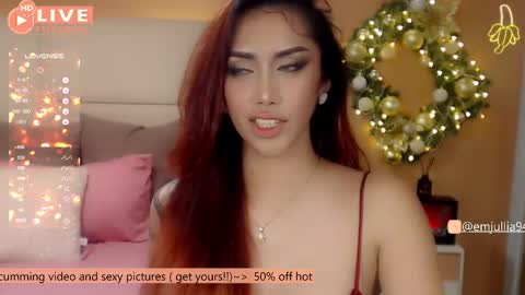 Snapshot of simplyjullia chatting on 12/11/24, 10:06 online show from 12/11/24, 10:06