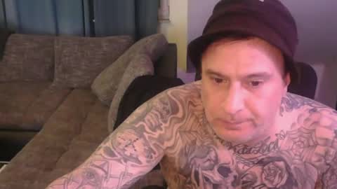 Snapshot of sinalco1975 chatting on 11/12/25, 02:01 sinalco1975 online show from 11/12/25, 02:01