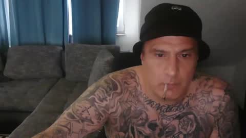 Snapshot of sinalco1975 chatting on 11/15/25, 08:11 sinalco1975 online show from 11/15/25, 08:11