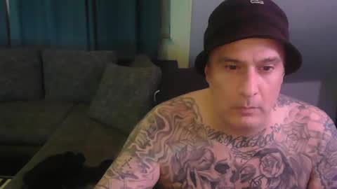 Snapshot of sinalco1975 chatting on 11/16/25, 03:01 sinalco1975 online show from 11/16/25, 03:01