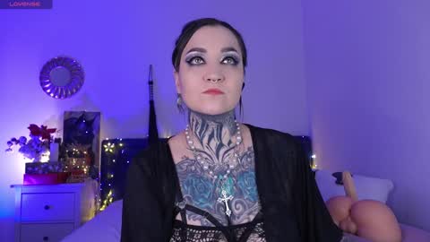 Snapshot of sindeleros chatting on 12/16/24, 02:05 Ms. Sindel online show from 12/16/24, 02:05
