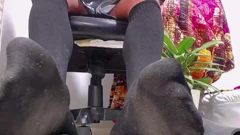 only foot                         worshipers here online show from 12/20/24, 02:41