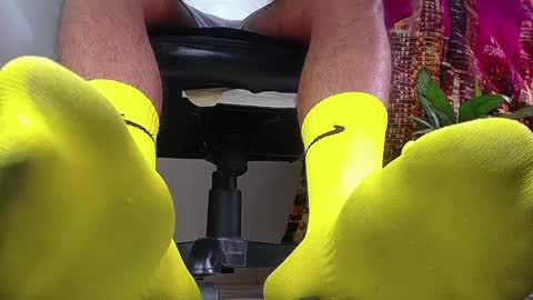 only foot                         worshipers here online show from 12/21/24, 08:32