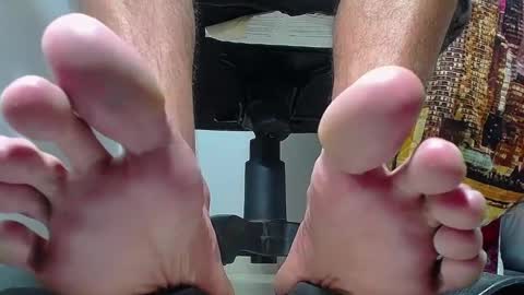 only foot                         worshipers here online show from 01/21/25, 03:15
