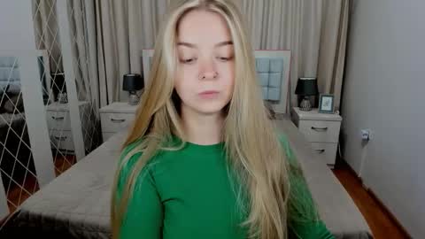 SirenaBloom online show from 09/30/25, 09:47