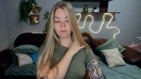 SirenaBloom online show from 10/08/25, 09:29