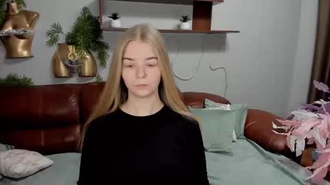 SirenaBloom online show from 11/07/25, 04:45