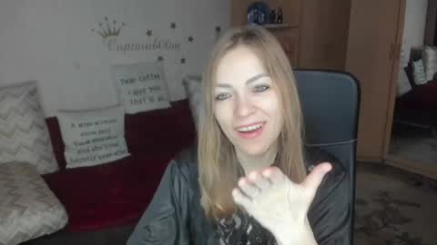 Snapshot of sirenasilk chatting on 10/25/25, 03:47 sirenasilk online show from 10/25/25, 03:47