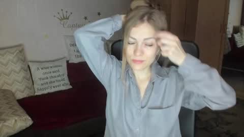 Snapshot of sirenasilk chatting on 10/28/25, 03:10 sirenasilk online show from 10/28/25, 03:10