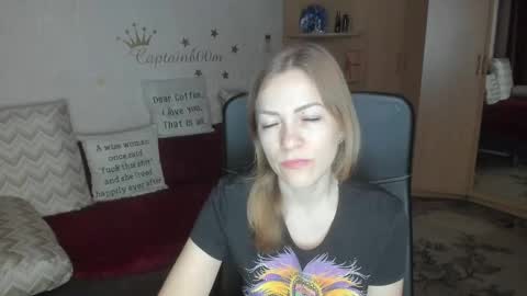 Snapshot of sirenasilk chatting on 11/19/25, 03:28 sirenasilk online show from 11/19/25, 03:28