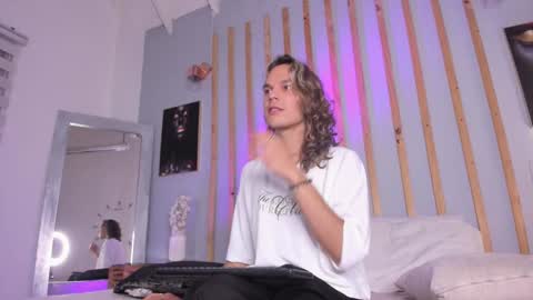Snapshot of sirphigrant chatting on 10/17/25, 11:35 Sirphi Grant online show from 10/17/25, 11:35
