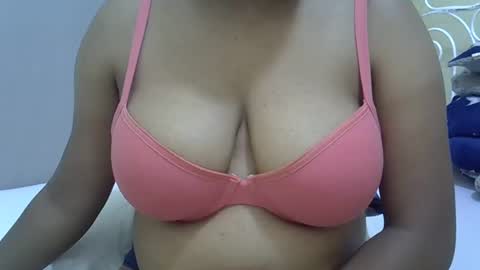 Snapshot of sisibrown97 chatting on 02/14/25, 03:47 brown online show from 02/14/25, 03:47