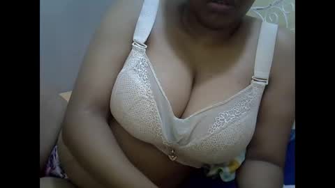 Snapshot of sisibrown97 chatting on 09/15/25, 10:32 brown online show from 09/15/25, 10:32