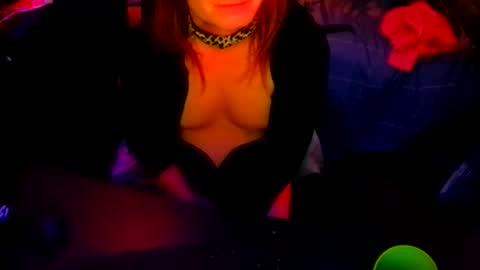 Snapshot of sissyred2314 chatting on 09/29/25, 10:09 red online show from 09/29/25, 10:09