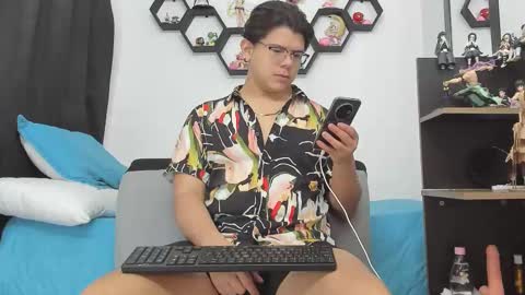 Snapshot of siul_bigcock chatting on 09/19/25, 01:51 Siul Thompson online show from 09/19/25, 01:51