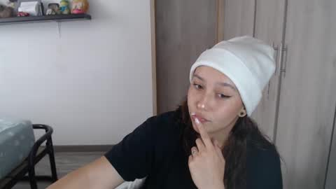 Snapshot of skarlet_adams chatting on 01/09/25, 07:18 Alice online show from 01/09/25, 07:18