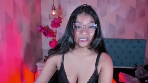 Snapshot of skarlettkray chatting on 10/25/25, 11:43 Skarlet online show from 10/25/25, 11:43