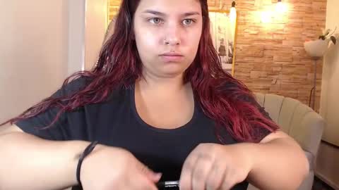 Snapshot of skeler_lovd_b chatting on 02/18/25, 12:49 Skarlet online show from 02/18/25, 12:49