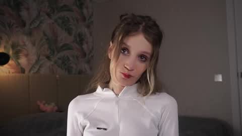 Snapshot of skinny_eve chatting on 02/23/25, 06:56 Emily online show from 02/23/25, 06:56