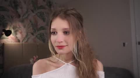 Snapshot of skinny_eve chatting on 02/25/25, 07:03 Emily online show from 02/25/25, 07:03