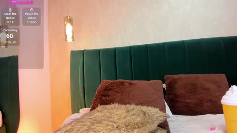 Mila online show from 01/11/25, 10:29