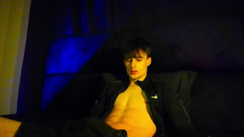 Snapshot of skinnyguywithbigd chatting on 01/12/25, 10:43 skinnyguywithbigd online show from 01/12/25, 10:43