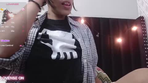 Snapshot of skinnyneighbour_ chatting on 12/18/24, 03:15 Karla online show from 12/18/24, 03:15