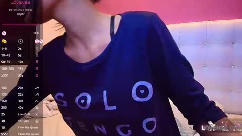 Snapshot of skinnyneighbour_ chatting on 02/19/25, 06:11 Karla online show from 02/19/25, 06:11