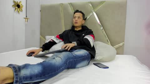 Snapshot of skinnyzeth chatting on 10/01/25, 04:51 SkinnyZeth online show from 10/01/25, 04:51