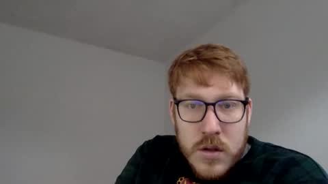Snapshot of sklave_s chatting on 12/16/24, 11:01 sklave_s online show from 12/16/24, 11:01