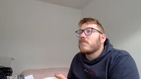 Snapshot of sklave_s chatting on 01/27/25, 12:37 sklave_s online show from 01/27/25, 12:37