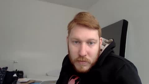 Snapshot of sklave_s chatting on 02/14/25, 12:14 sklave_s online show from 02/14/25, 12:14